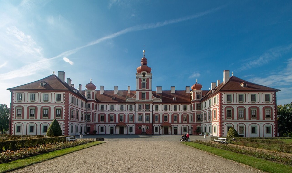 Barokní zámek Mnichovo Hradiště, výlet z ubytování v Českém ráji